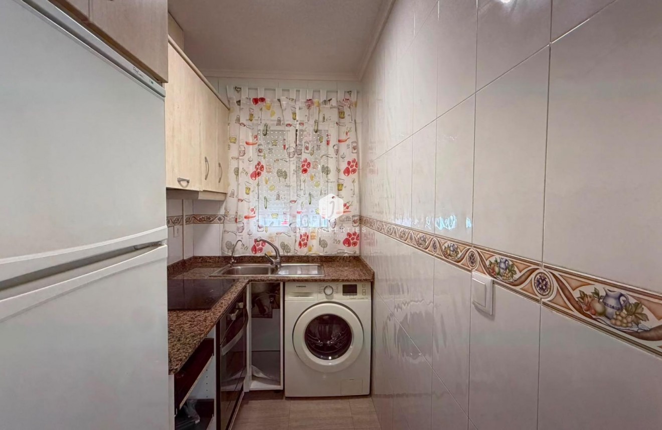 Resale - Apartment / flat -
Torrevieja - Estacion de autobuses
