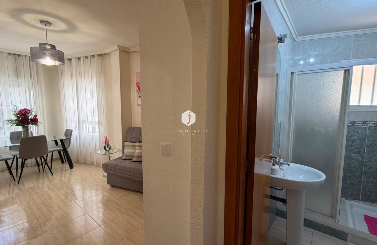 Resale - Apartment / flat -
Torrevieja - Estacion de autobuses