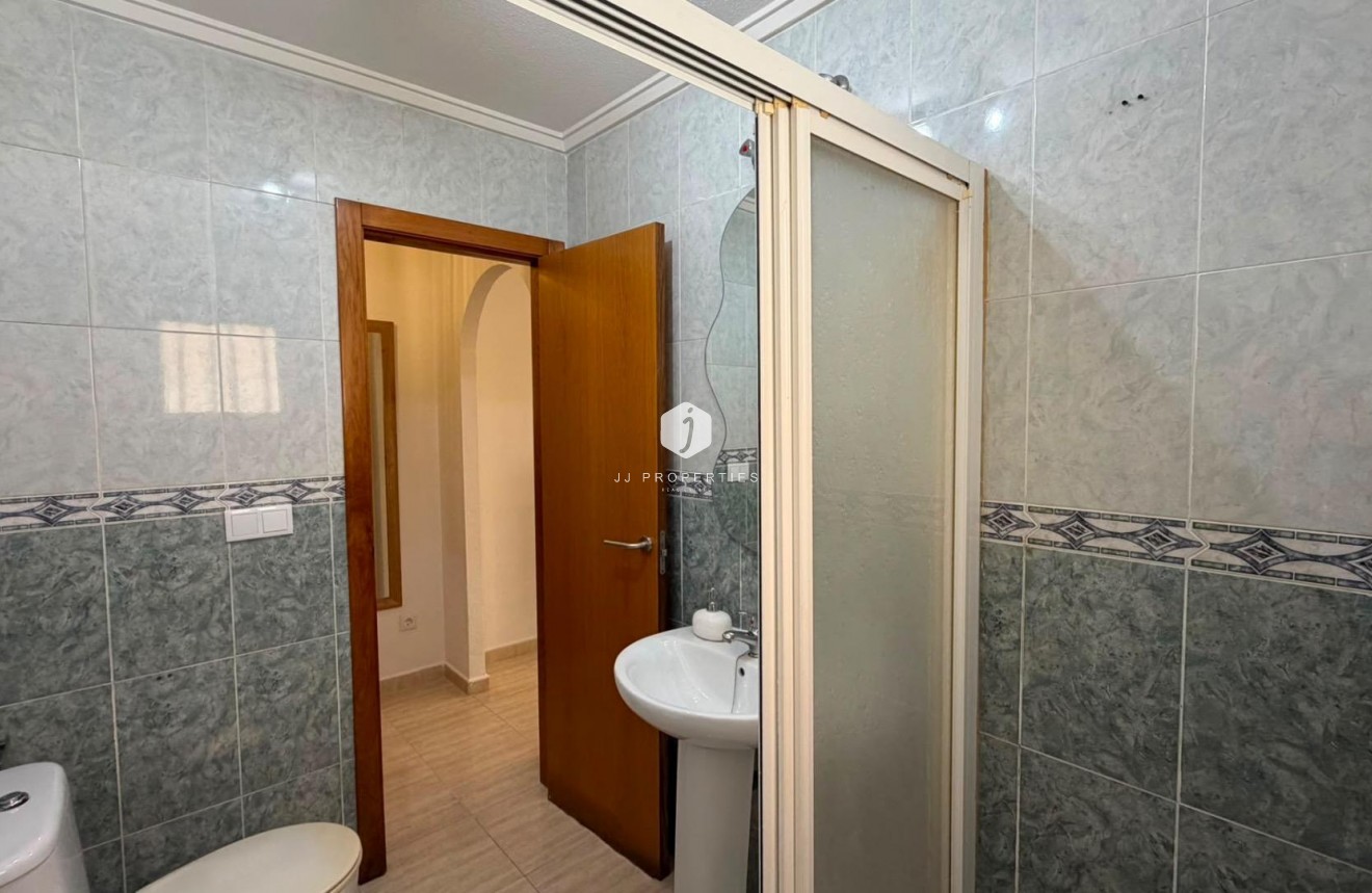 Resale - Apartment / flat -
Torrevieja - Estacion de autobuses