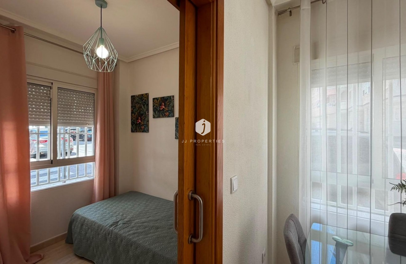 Resale - Apartment / flat -
Torrevieja - Estacion de autobuses