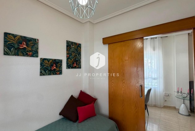 Resale - Apartment / flat -
Torrevieja - Estacion de autobuses