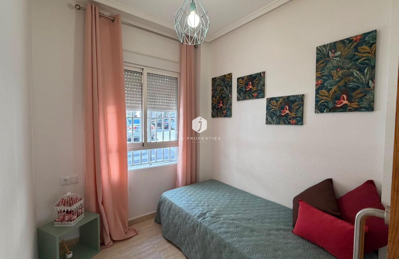 Resale - Apartment / flat -
Torrevieja - Estacion de autobuses