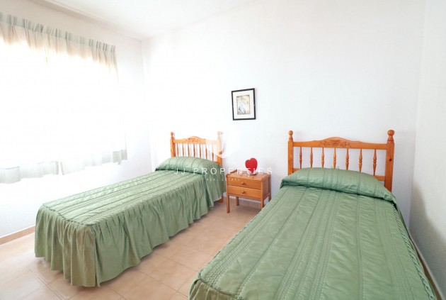 Tweedehands - Bungalow -
Torrevieja - El Acequión - Los Náufragos