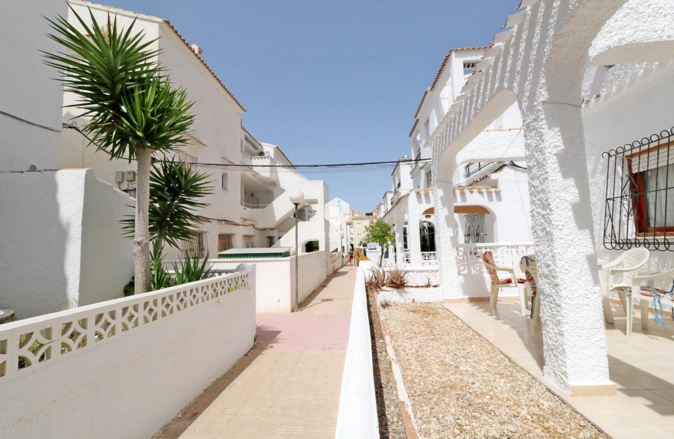 Tweedehands - Bungalow -
Torrevieja - El Acequión - Los Náufragos