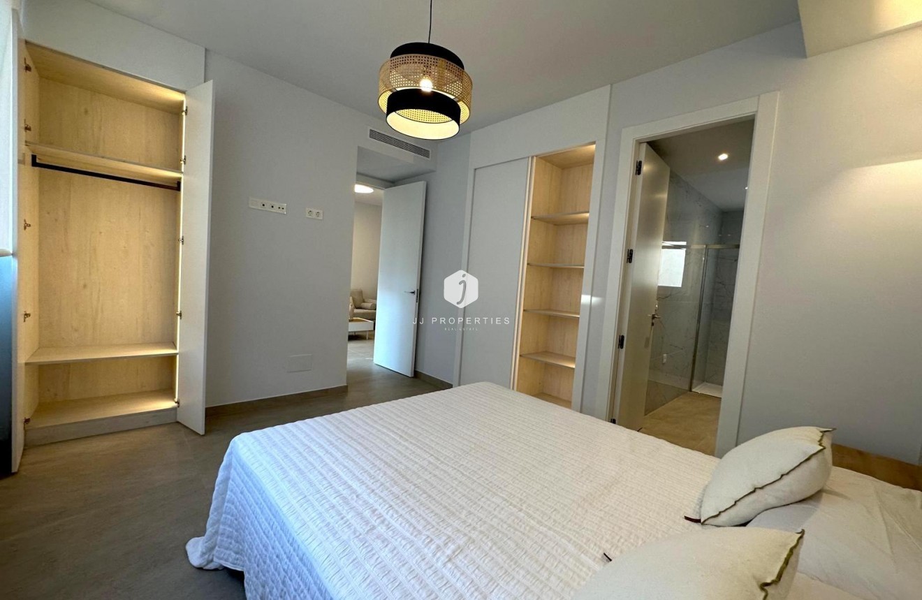 Resale - Apartment / flat -
Torrevieja - Playa del Cura