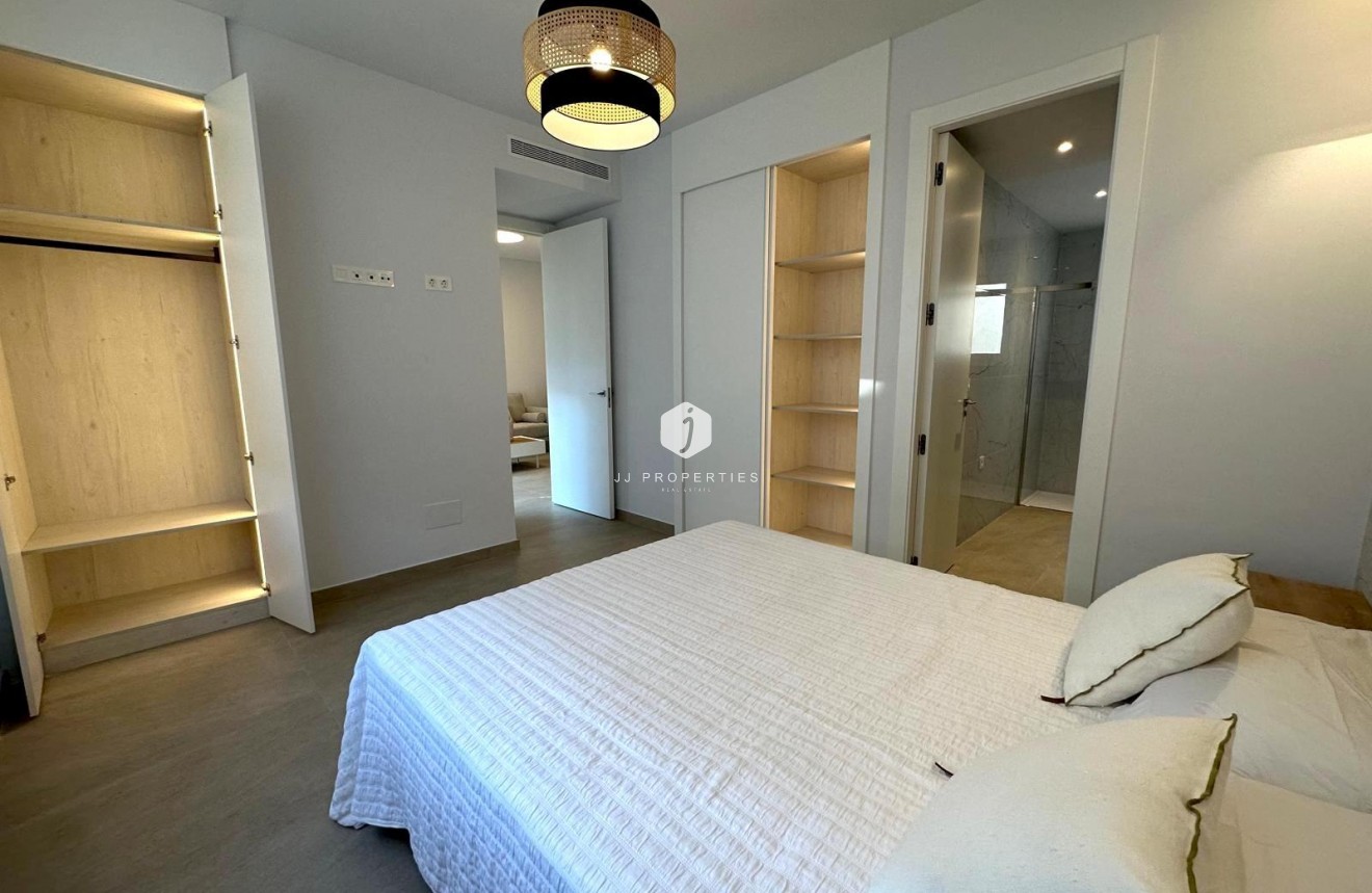 Resale - Apartment / flat -
Torrevieja - Playa del Cura