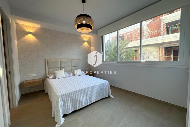 Resale - Apartment / flat -
Torrevieja - Playa del Cura