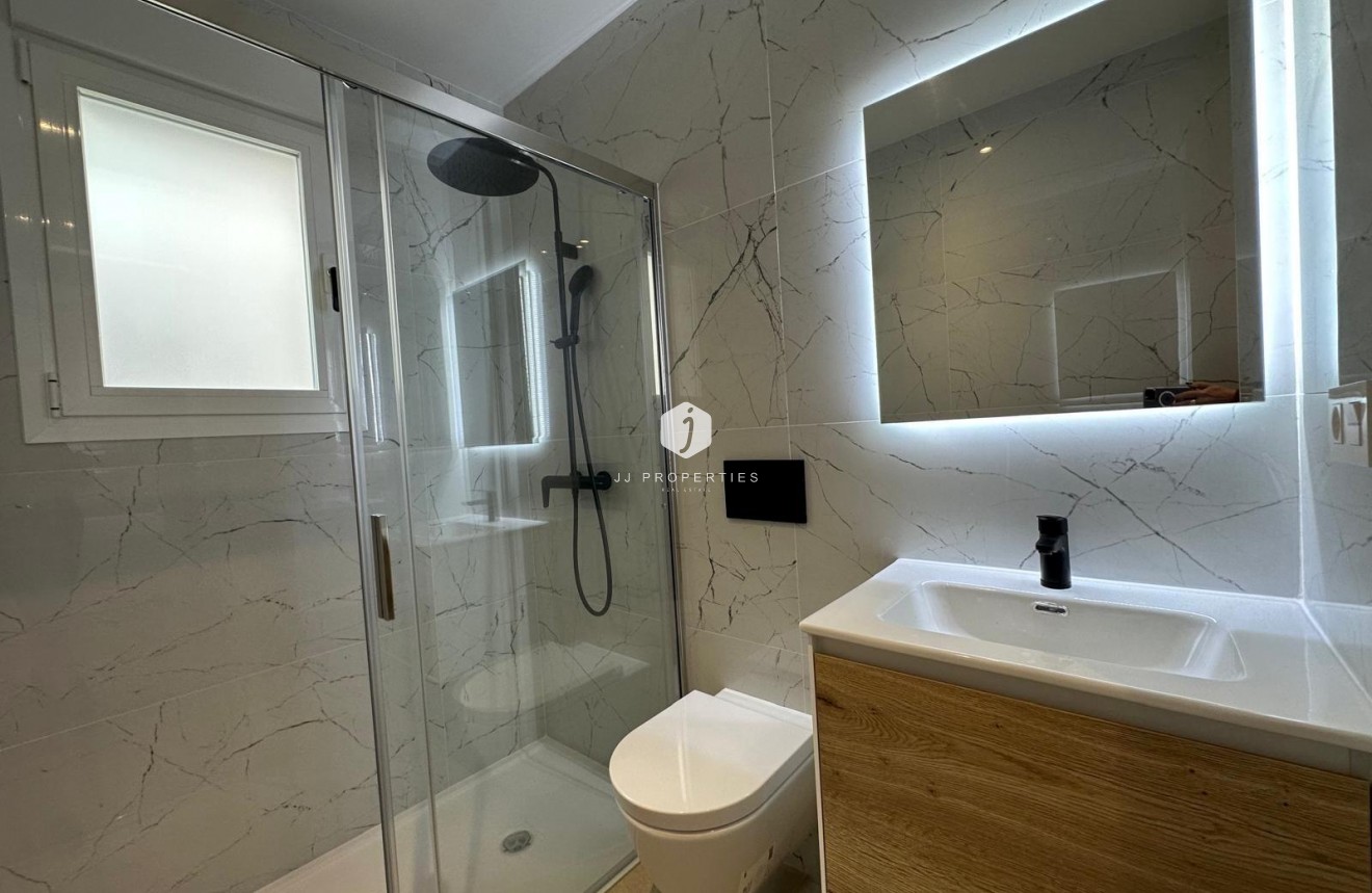 Resale - Apartment / flat -
Torrevieja - Playa del Cura