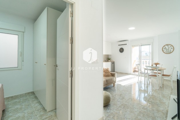 Resale - Apartment / flat -
Torrevieja - Costa Blanca
