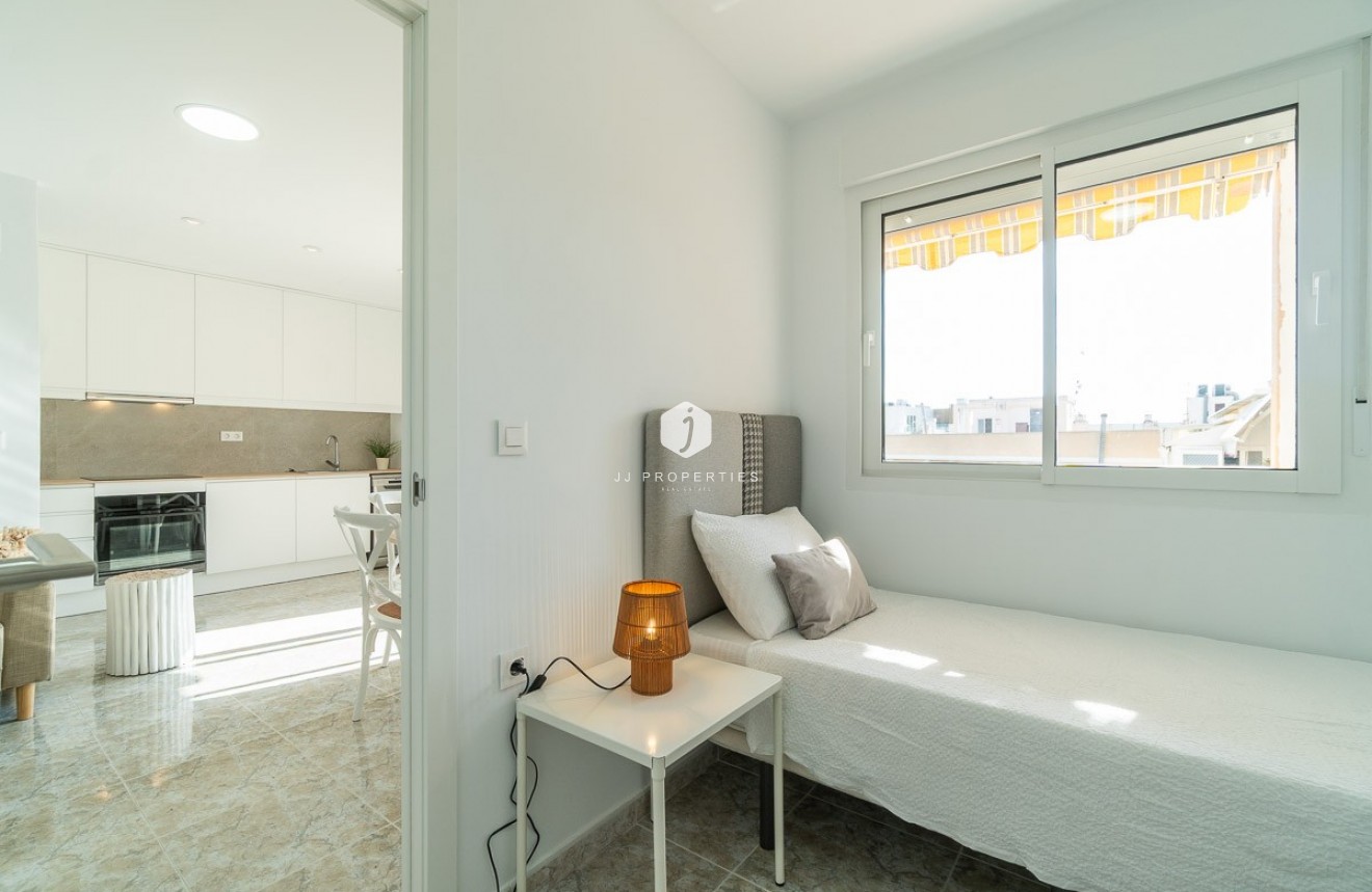 Resale - Apartment / flat -
Torrevieja - Costa Blanca