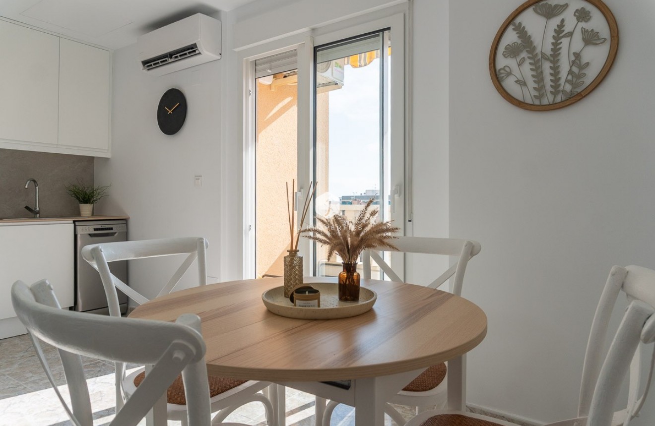 Resale - Apartment / flat -
Torrevieja - Costa Blanca