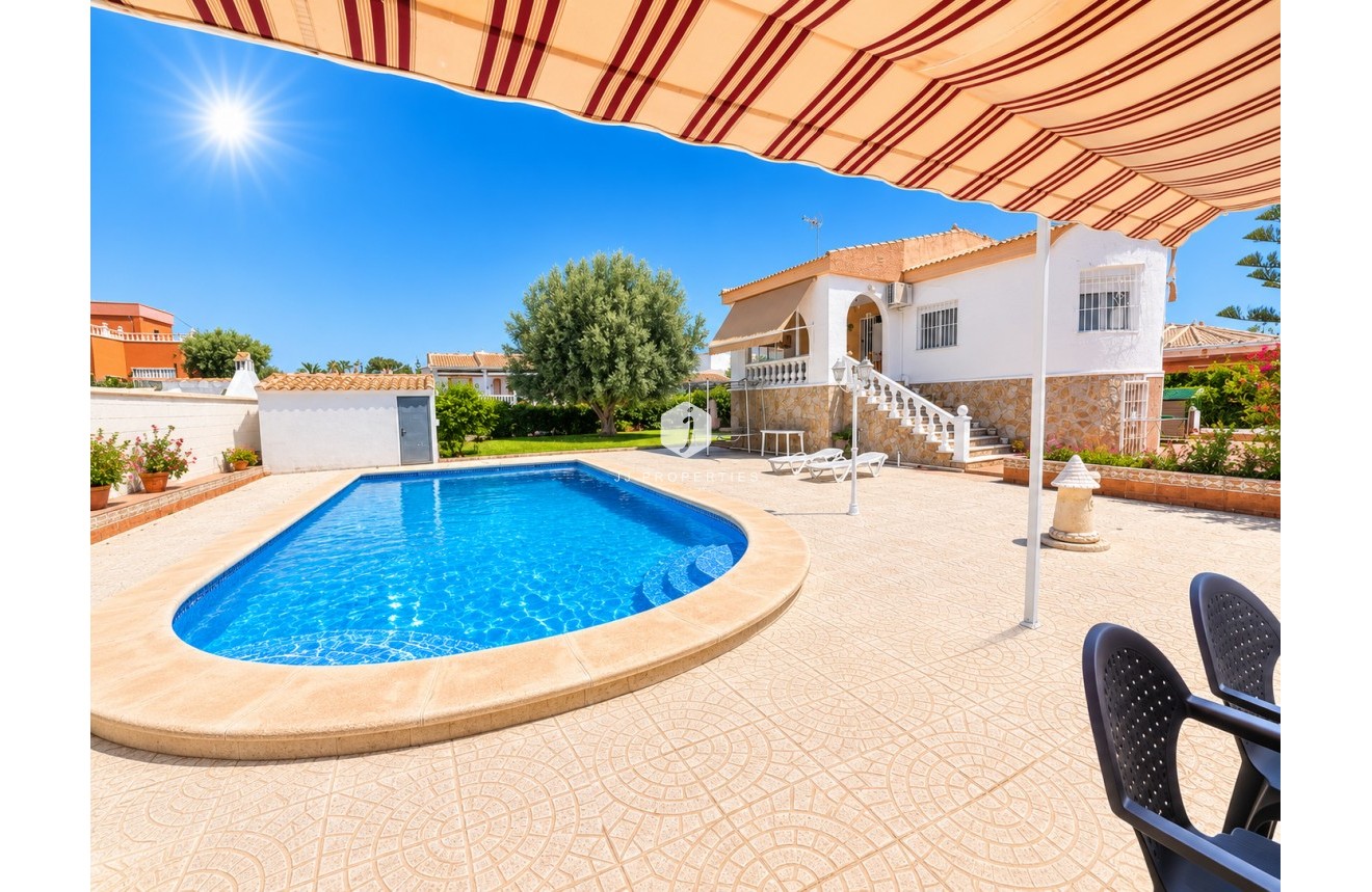 Resale - Villa -
Torrevieja - Costa Blanca