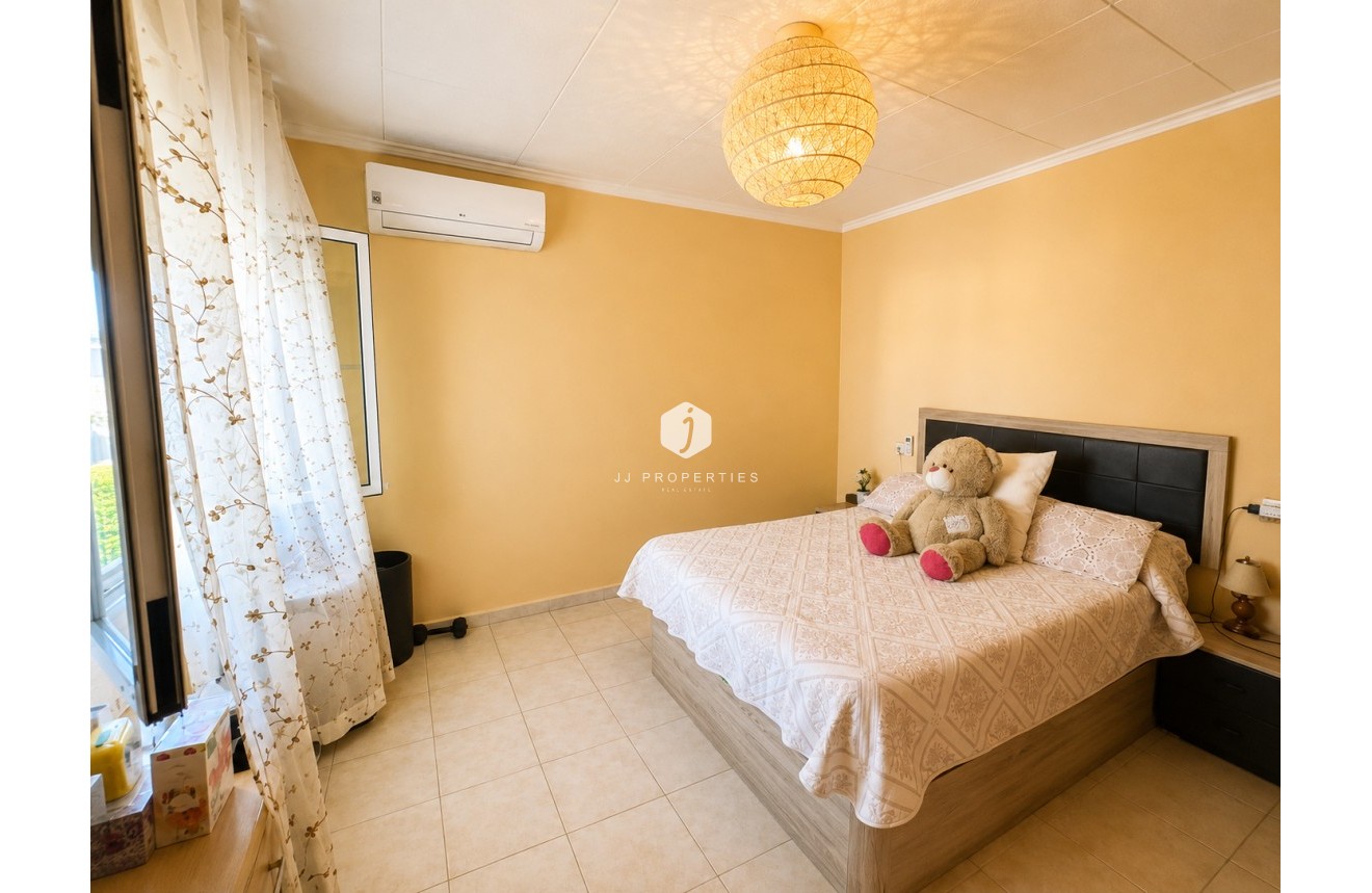 Resale - Villa -
Torrevieja - Costa Blanca