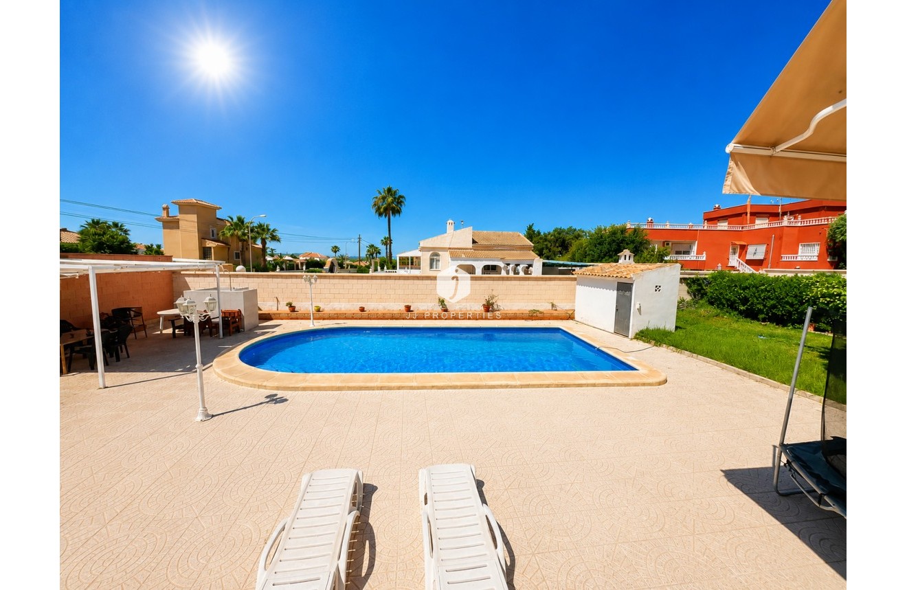 Resale - Villa -
Torrevieja - Costa Blanca