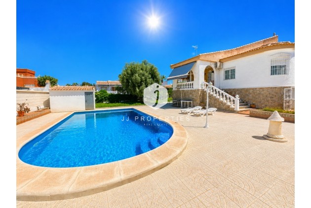 Resale - Villa -
Torrevieja - Costa Blanca