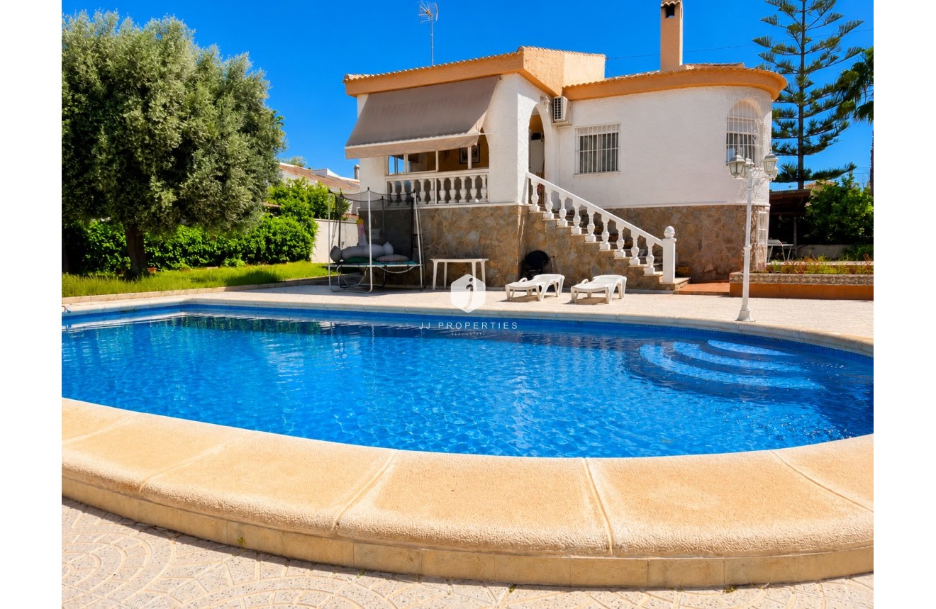 Resale - Villa -
Torrevieja - Costa Blanca