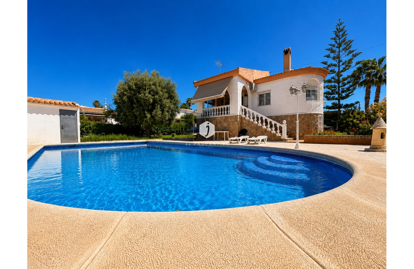 Resale - Villa -
Torrevieja - Costa Blanca