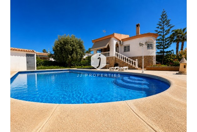 Resale - Villa -
Torrevieja - Costa Blanca