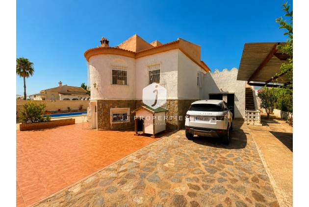 Resale - Villa -
Torrevieja - Costa Blanca