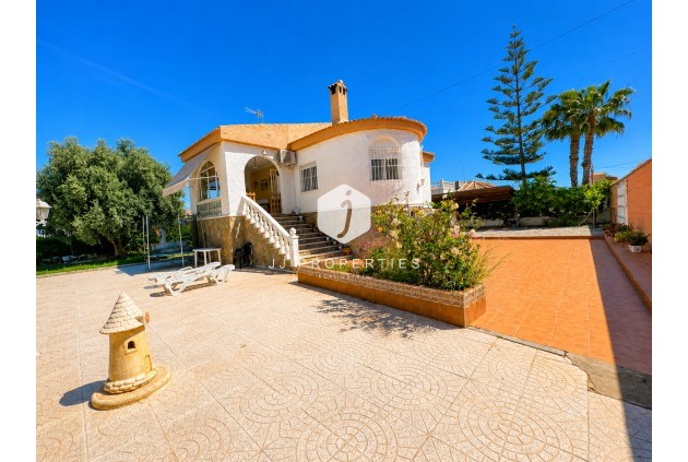 Resale - Villa -
Torrevieja - Costa Blanca