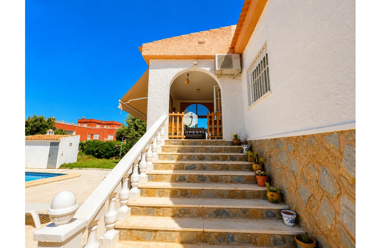 Resale - Villa -
Torrevieja - Costa Blanca