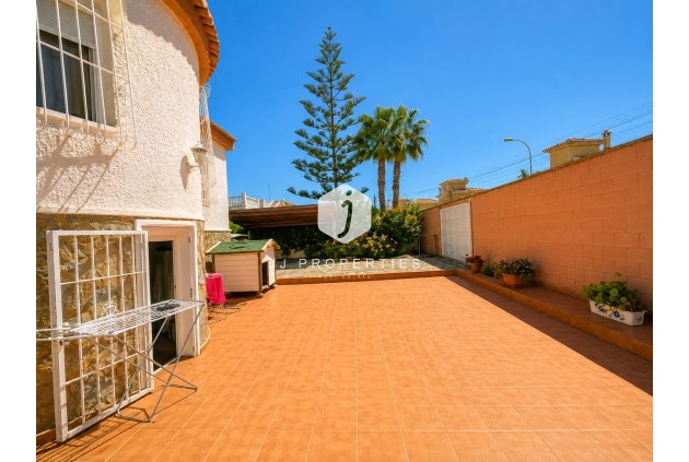Resale - Villa -
Torrevieja - Costa Blanca