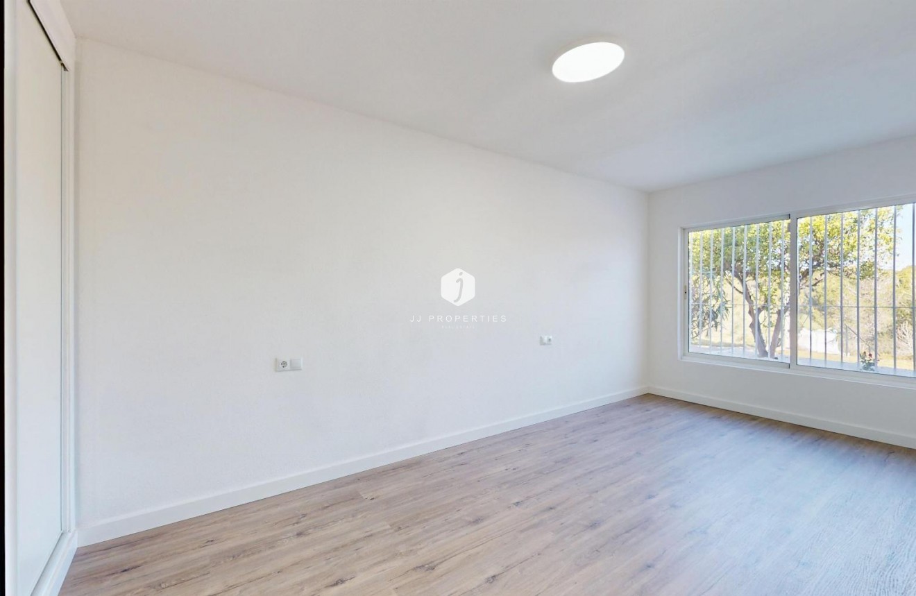 Tweedehands - Bungalow -
Orihuela Costa - Costa Blanca