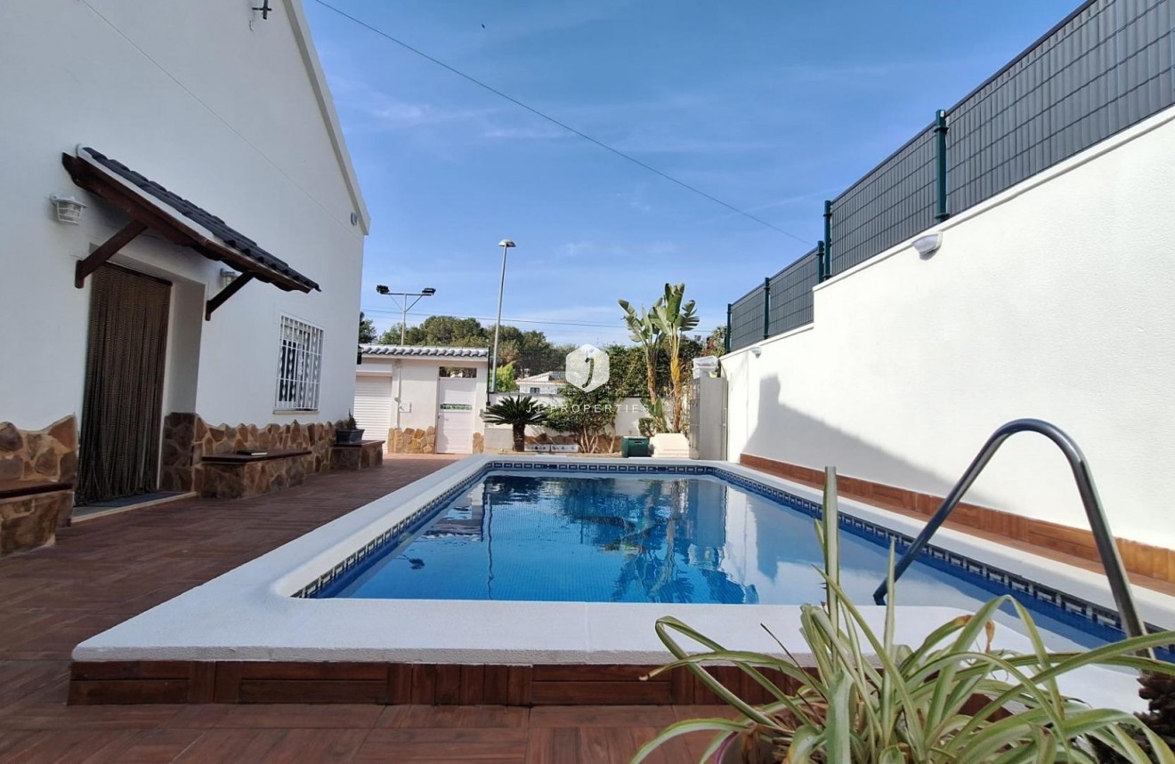 D'occasion - Villa -
Torrevieja - Los Balcones - Los Altos del Edén