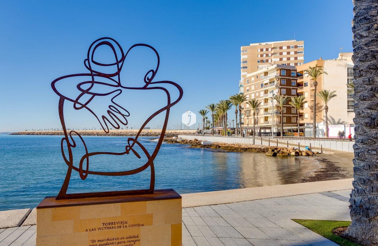 Aus zweiter Hand - Wohnung -
Torrevieja - Estacion de autobuses