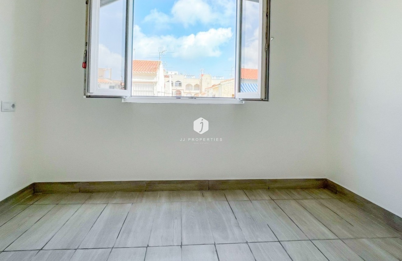 Tweedehands - Appartement / flat -
Torrevieja - Costa Blanca