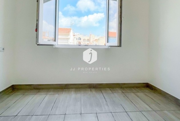 Tweedehands - Appartement / flat -
Torrevieja - Costa Blanca