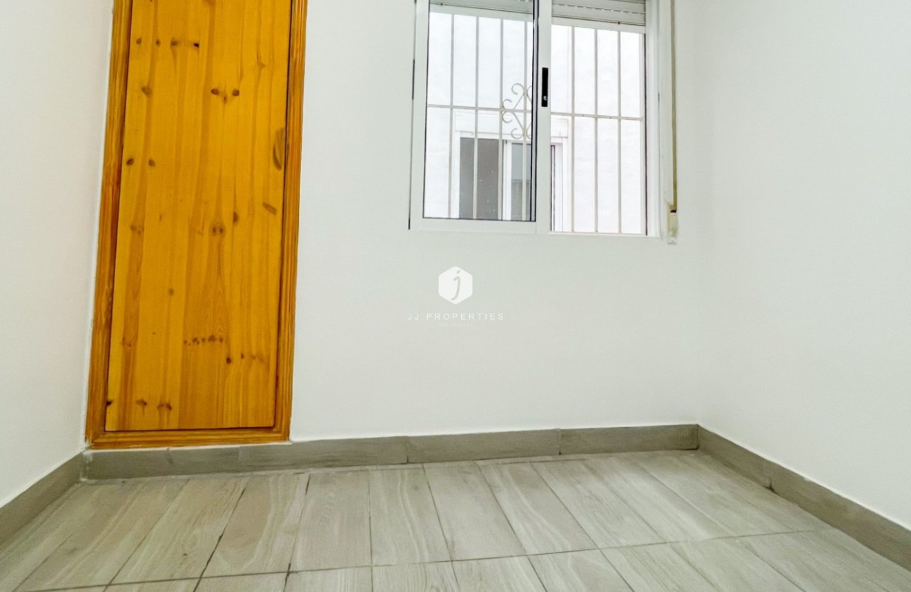 Tweedehands - Appartement / flat -
Torrevieja - Costa Blanca