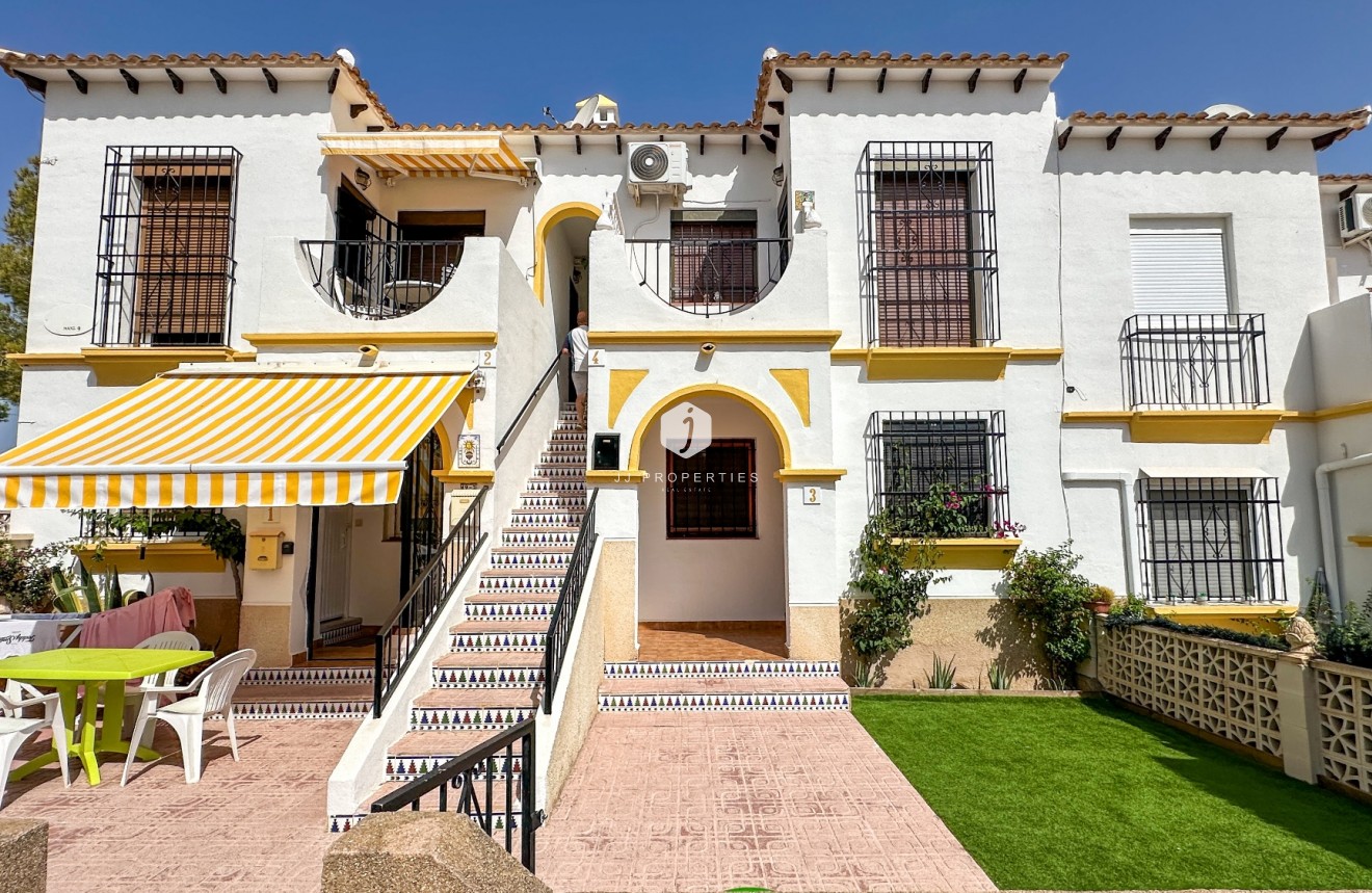 Aus zweiter Hand - Bungalow -
San Miguel de Salinas - Inland