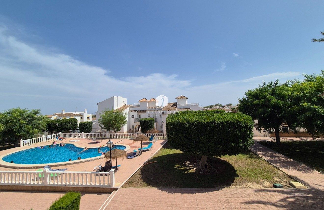 Aus zweiter Hand - Bungalow -
San Miguel de Salinas - Inland