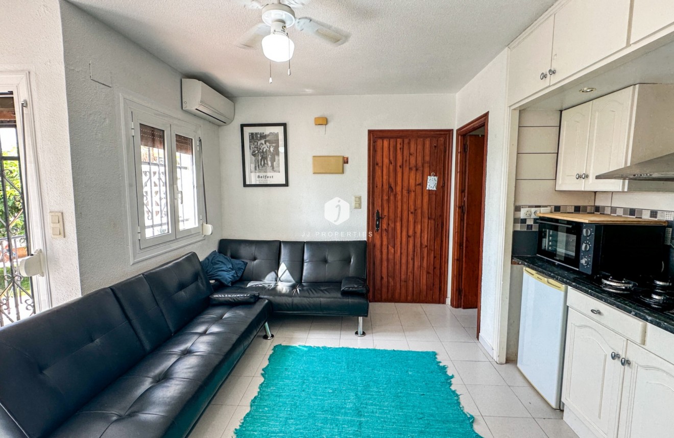 Aus zweiter Hand - Bungalow -
San Miguel de Salinas - Inland