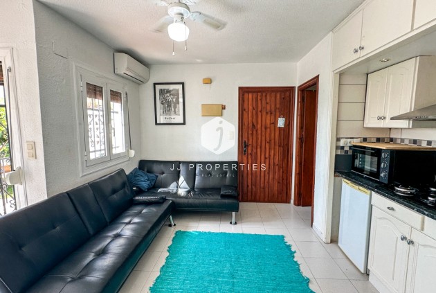 Aus zweiter Hand - Bungalow -
San Miguel de Salinas - Inland