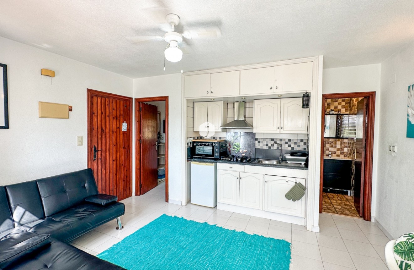 Aus zweiter Hand - Bungalow -
San Miguel de Salinas - Inland