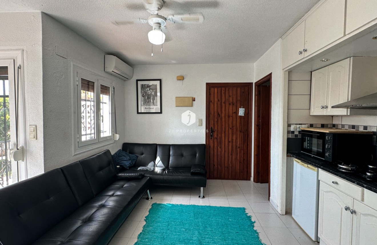 Aus zweiter Hand - Bungalow -
San Miguel de Salinas - Inland