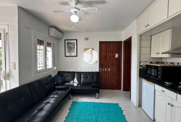 Aus zweiter Hand - Bungalow -
San Miguel de Salinas - Inland