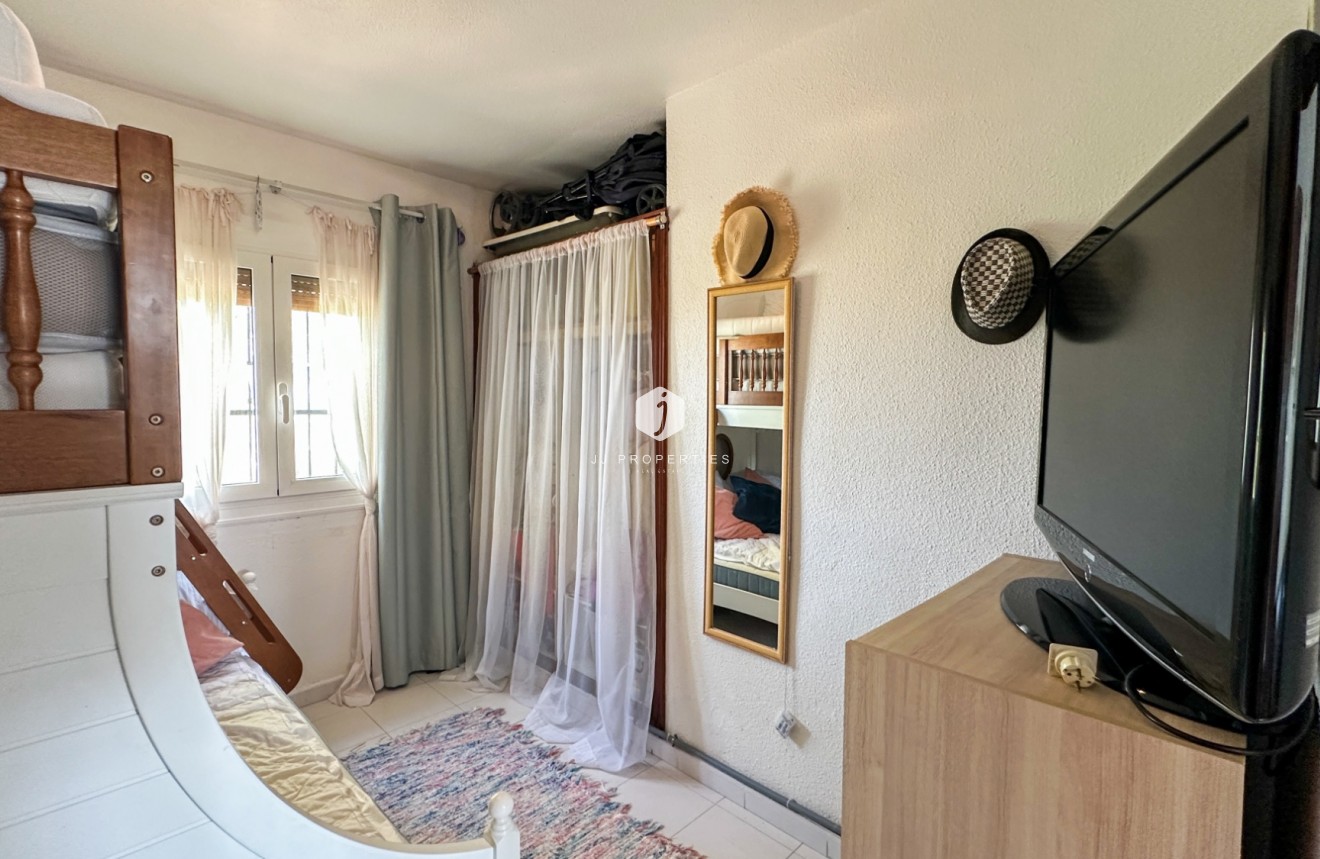 Aus zweiter Hand - Bungalow -
San Miguel de Salinas - Inland