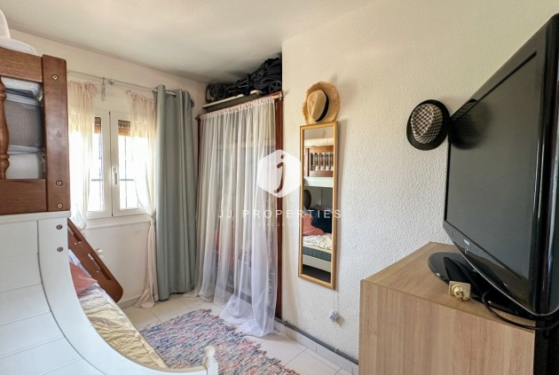Aus zweiter Hand - Bungalow -
San Miguel de Salinas - Inland