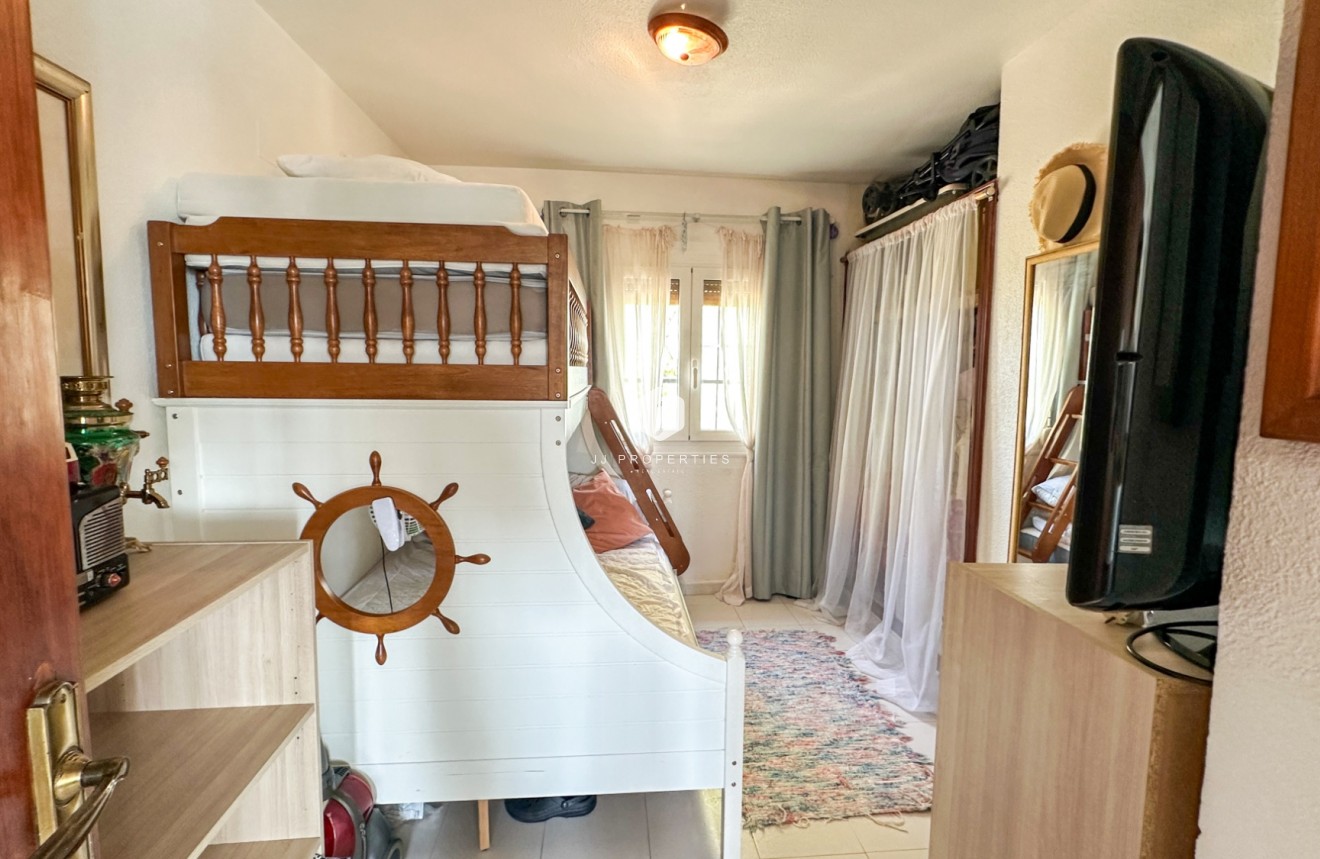 Aus zweiter Hand - Bungalow -
San Miguel de Salinas - Inland