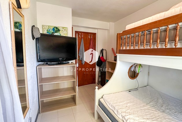 Aus zweiter Hand - Bungalow -
San Miguel de Salinas - Inland