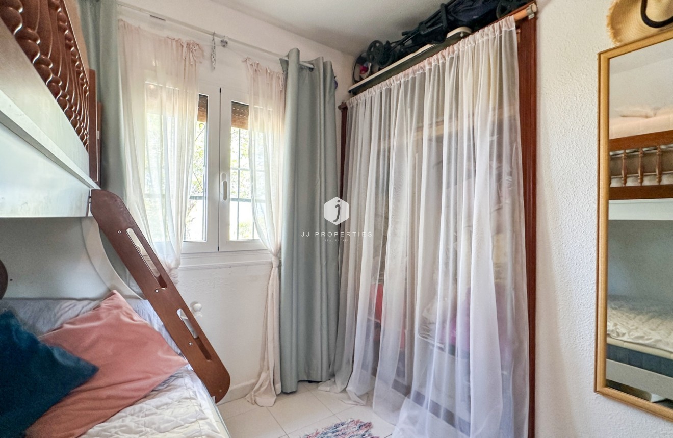 Aus zweiter Hand - Bungalow -
San Miguel de Salinas - Inland