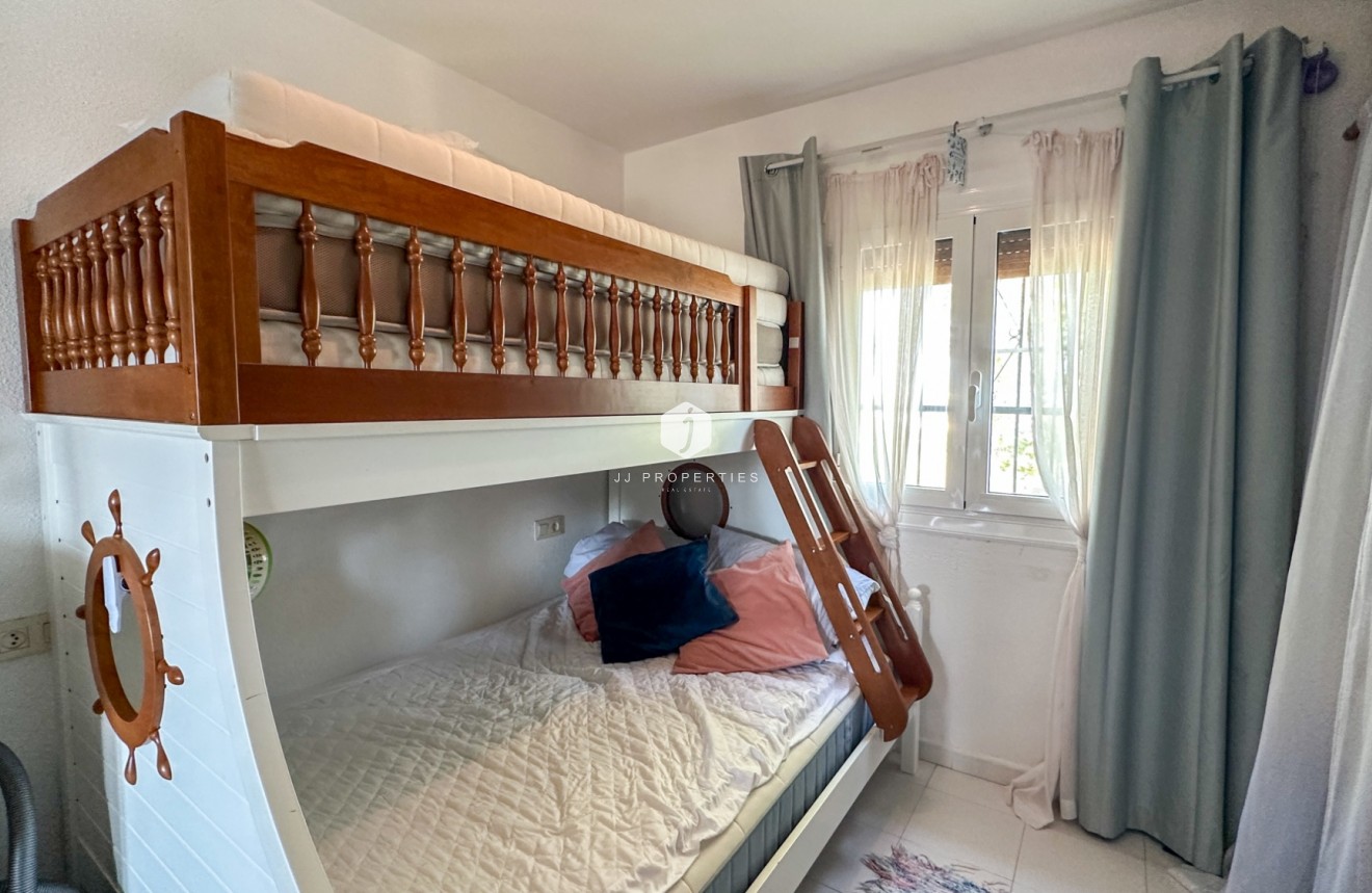 Aus zweiter Hand - Bungalow -
San Miguel de Salinas - Inland