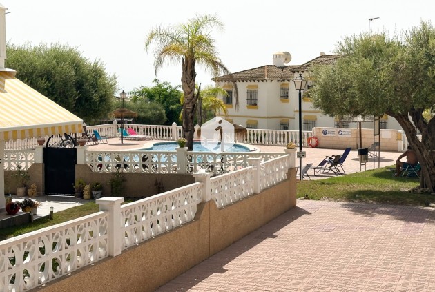 Aus zweiter Hand - Bungalow -
San Miguel de Salinas - Inland