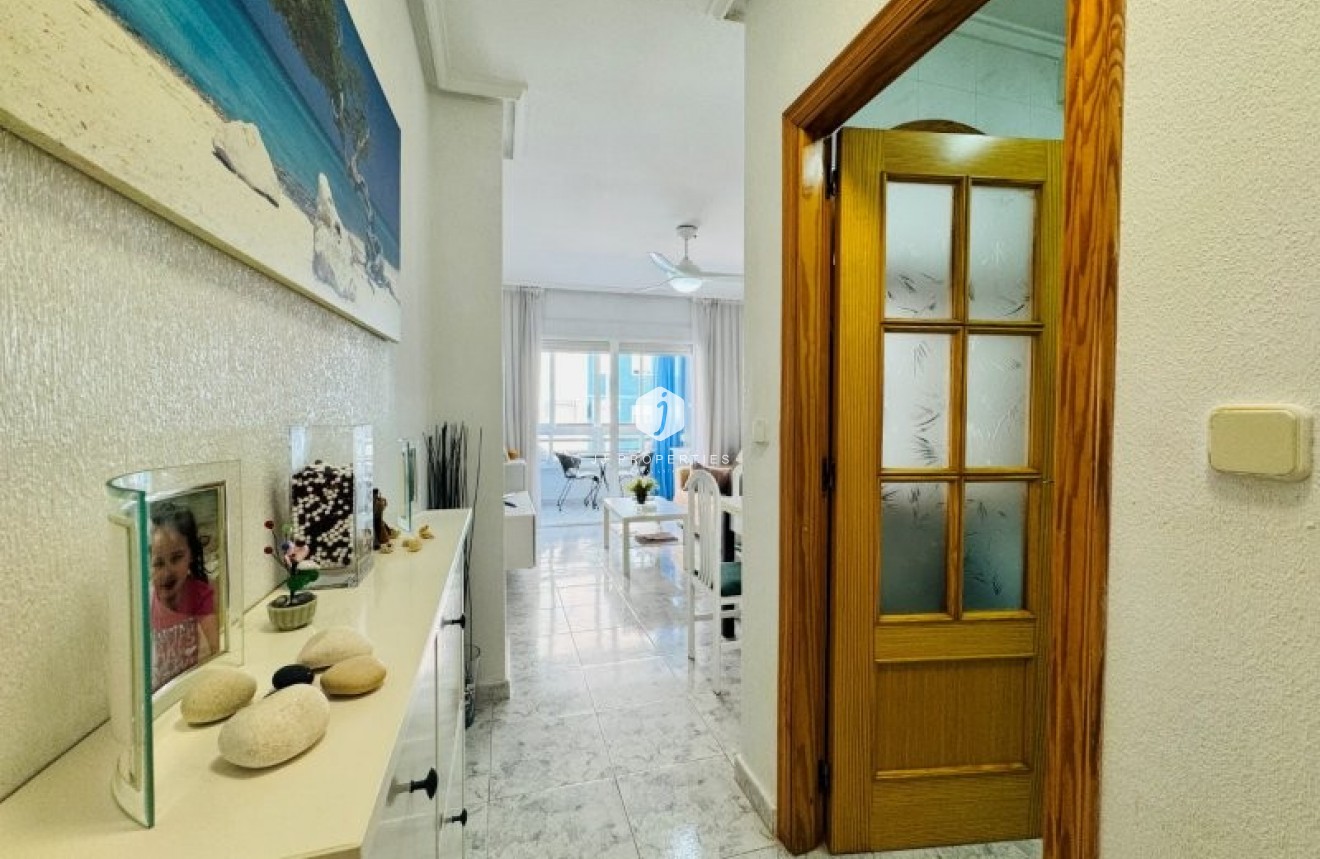 Resale - Apartment / flat -
La Mata - Costa Blanca
