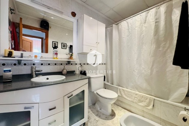 Resale - Apartment / flat -
La Mata - Costa Blanca