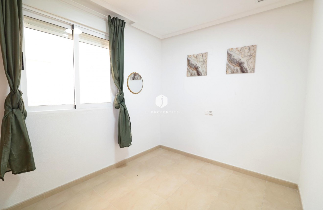 Tweedehands - Appartement / flat -
Torrevieja - Acequion