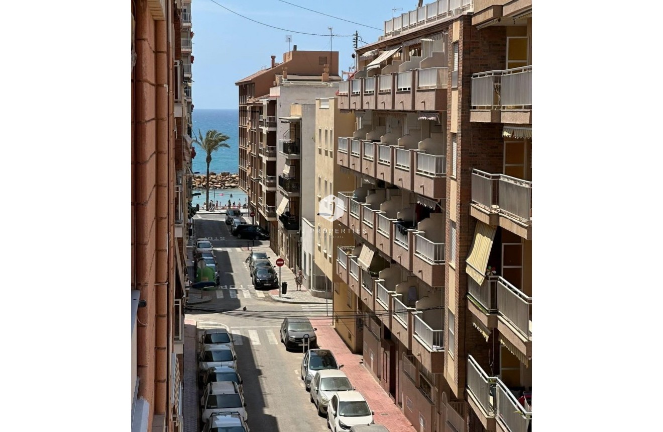 Resale - Apartment / flat -
Torrevieja - Playa del Cura